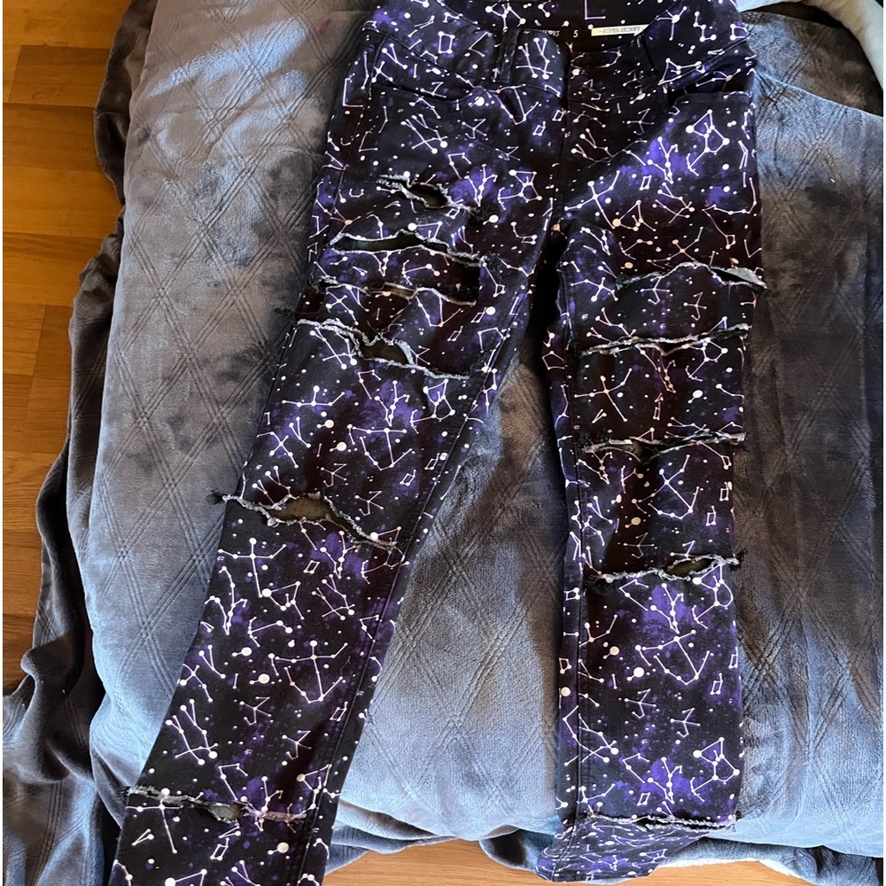 Black heart Jeans w rips